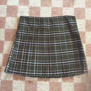 green pleated skirt ♡︎ academic plaid skirt